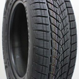 Легкова шина Goodyear UltraGrip Ice SUV G1
